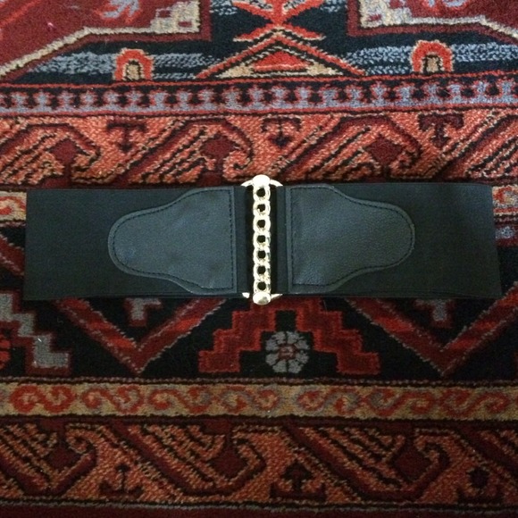 Deena & Ozzy black and gold elastic waist belt