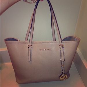 Michael Kors Jet Set Tote
