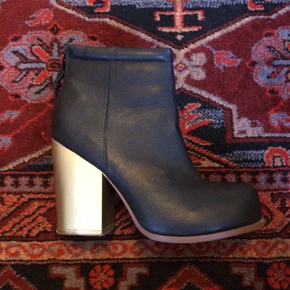 ELLE Ankle Boots