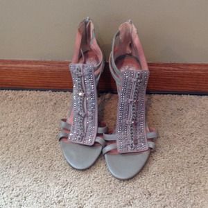 Vince Camuto grey heels