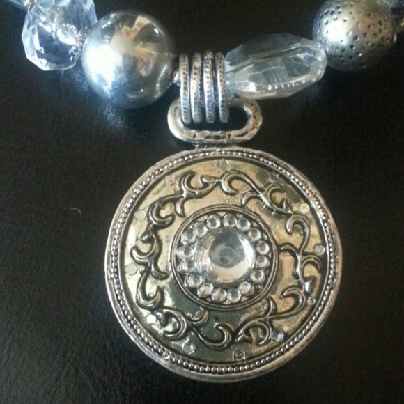 NECKLACE - Picture 2 of 3