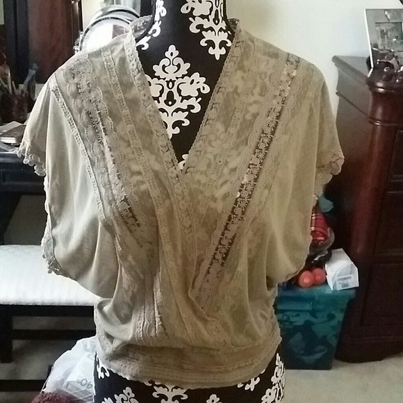 Tan lace shirt - Picture 1 of 4