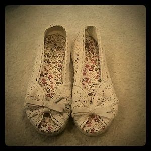 Cream crochet flats