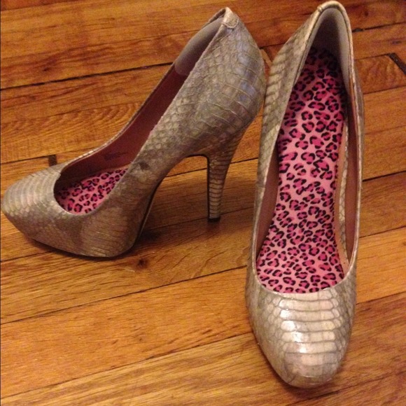 Vince Camuto Heels