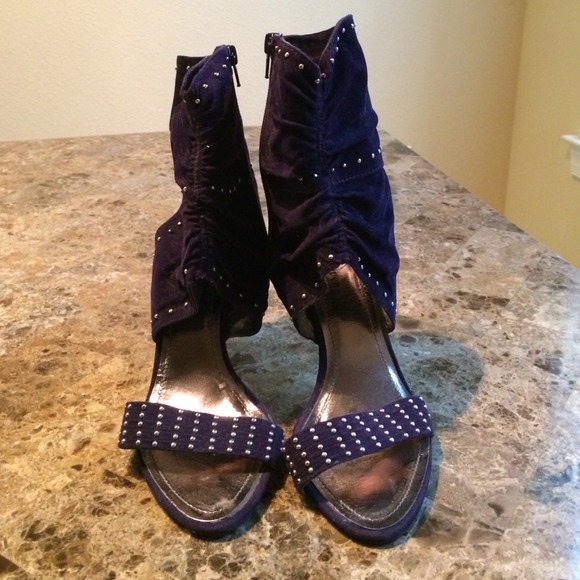 Heels - Picture 2 of 4