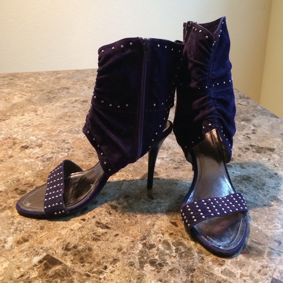 Heels - Picture 3 of 4