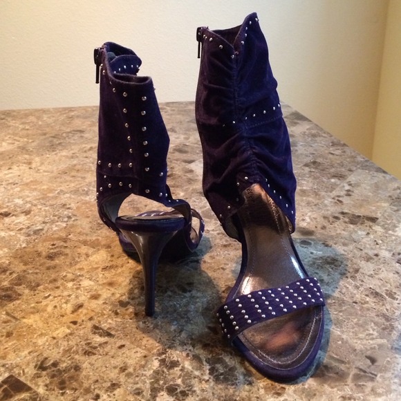Heels - Picture 4 of 4