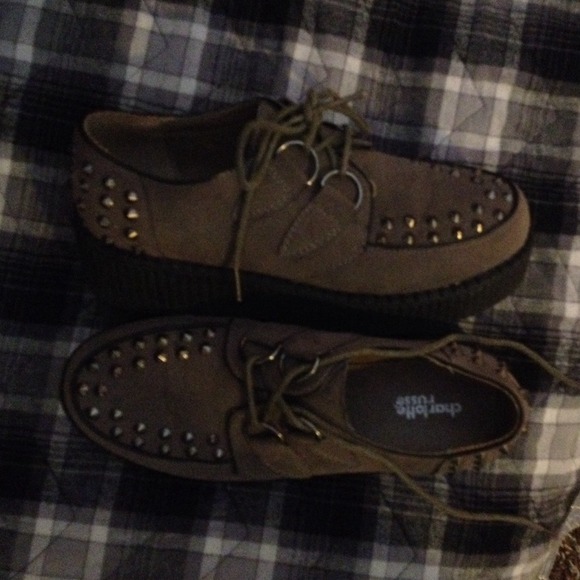 Rocker studded shoes - Picture 2 of 3