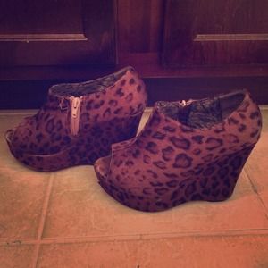Cheetah print heels (maroon & black colored)