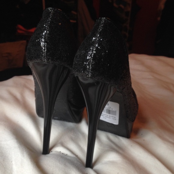 ❌BUNDLED❌Black Sparkle Heels size 5.5 - Picture 2 of 3