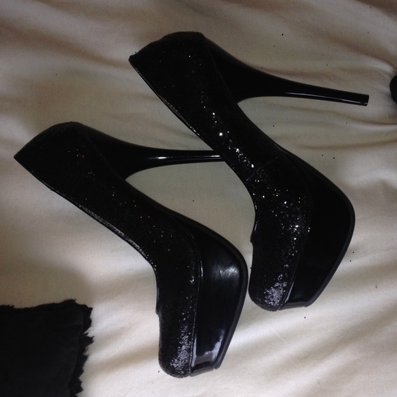 ❌BUNDLED❌Black Sparkle Heels size 5.5 - Picture 3 of 3