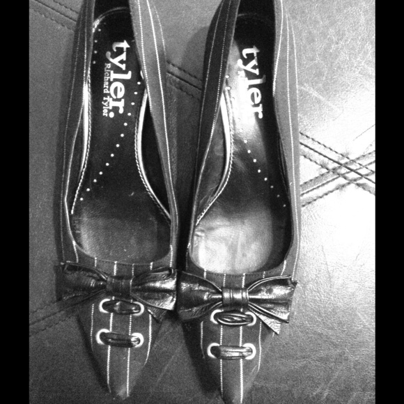 Pin stripe lace up kitten heel sz 8