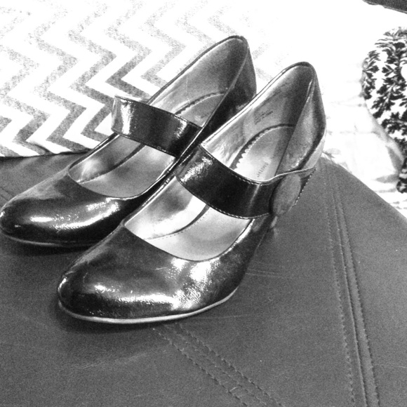 Black patent Mary Janes with suede heel n such