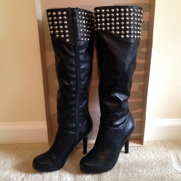 bcbg boots sale