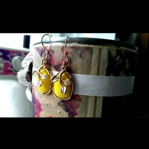 Yellow gold earrings