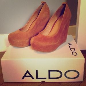 ALDO Zingg Tan Suede Wedges. NEVER WORN!!