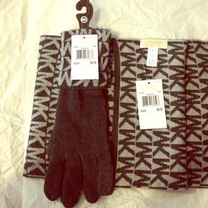 Michael Kors Scarf & Glove set - 😍 NEW WITH TAGS!