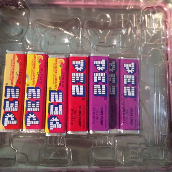 Hello kitty pez candy - Picture 2 of 3