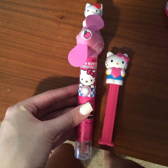 Hello kitty pez candy - Picture 3 of 3