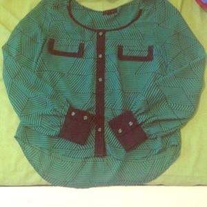 🚫TRADED🚫Really cute long sleeved button up!