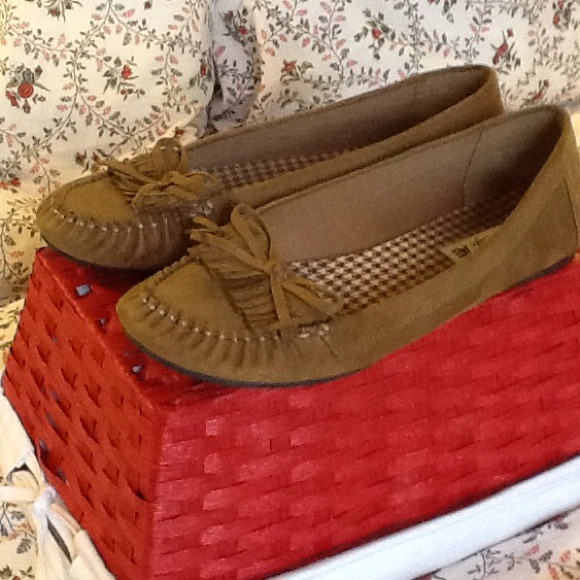 Moccasin shoes