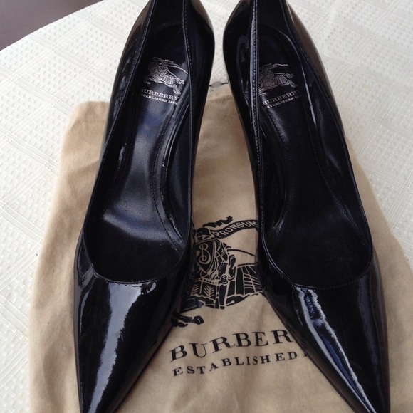 💥SOLD💥Aunthentic  Burberry pumps❤️