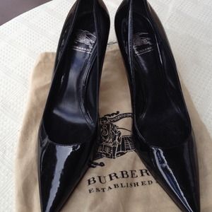 💥SOLD💥Aunthentic  Burberry pumps❤️