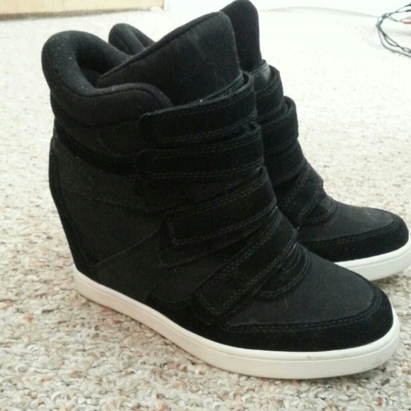 REDUCED BRAND NEW ALDO SNEAKER WEDGES