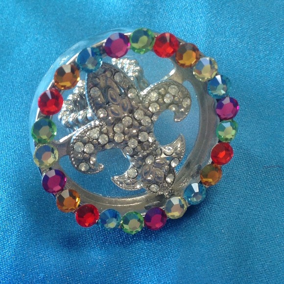 Unique & Beautiful Fleur De Lis crystal ring