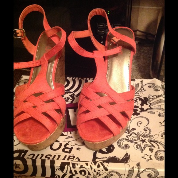 Shoes - Coral wedges