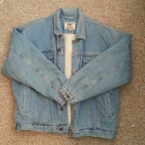 HOLD 4 @aliciaan VINTAGE OVERSIZED DENIM JACKET
