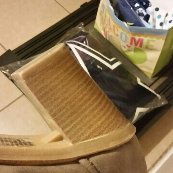 Women's Boots - Picture 4 of 4