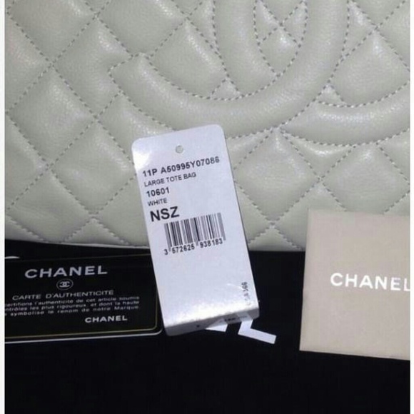 Chanel Ivory Grand Shopping Tote - Picture 2 of 4