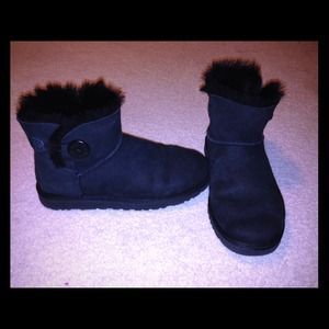 UGG Mini Bailey Button (like new!)