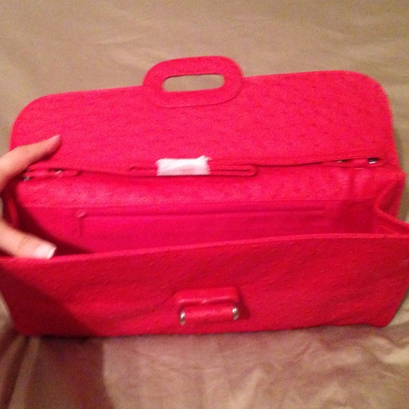Red Clutch...NWOT - Picture 2 of 4