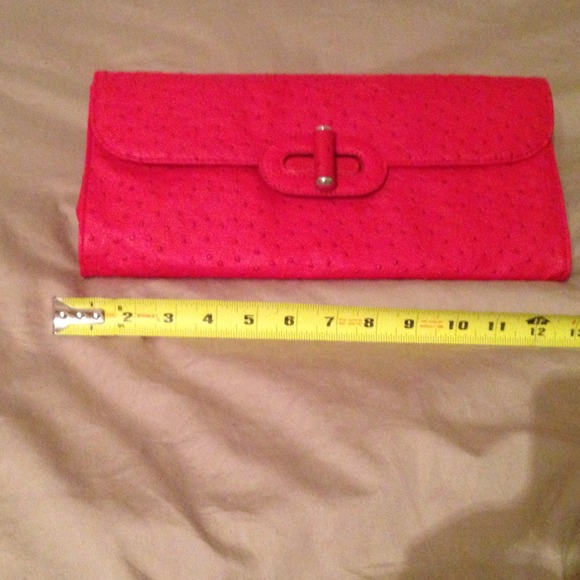 Red Clutch...NWOT - Picture 3 of 4