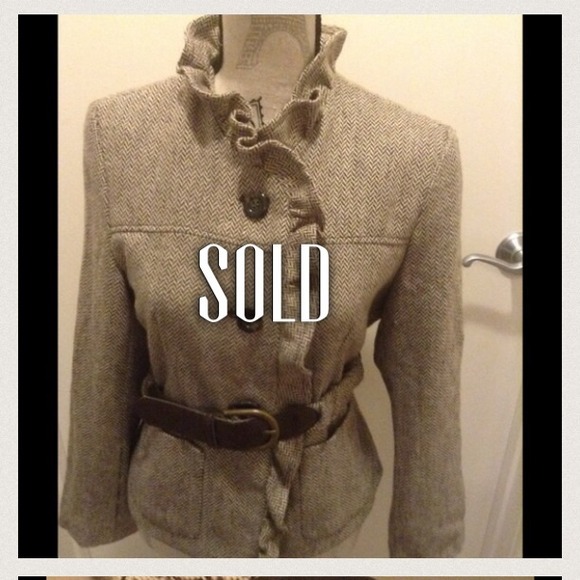 ❌SOLD❌ tweed blazer w/ ruffled detailing