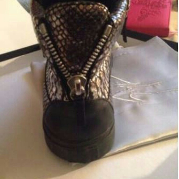 Giuseppe Zanotti High Top Python Sneakers - Picture 4 of 4