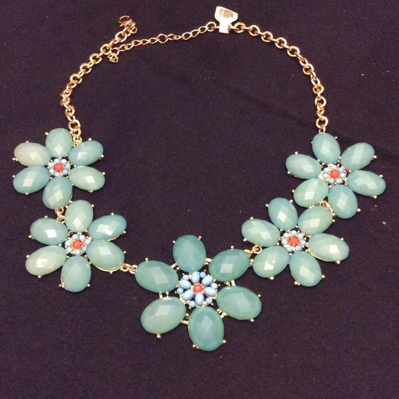 Brand New Turquoise Necklace Faceted Flowers. - Picture 2 of 2