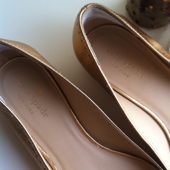 ❌S O L D❌Kate spade Gold Flats - Picture 2 of 4