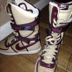 Nike Sneaker Boot
