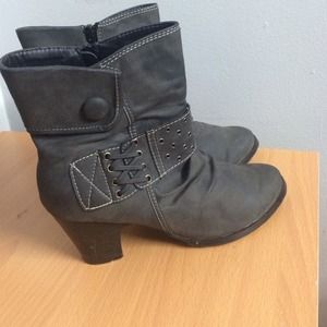 Size 9 blackish grayish boots