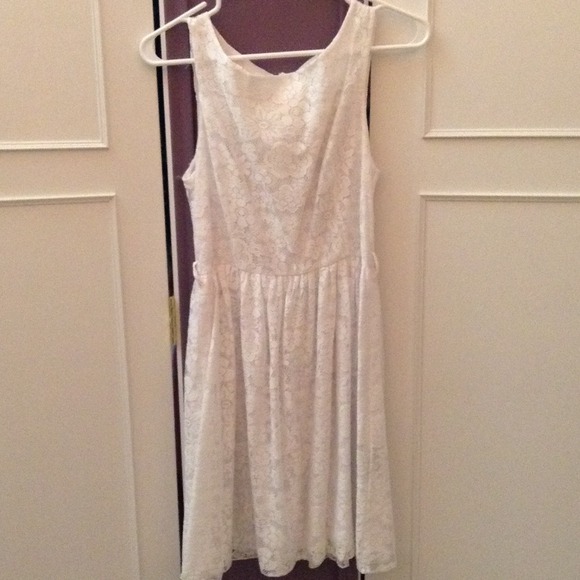 White lace dress - Picture 1 of 1