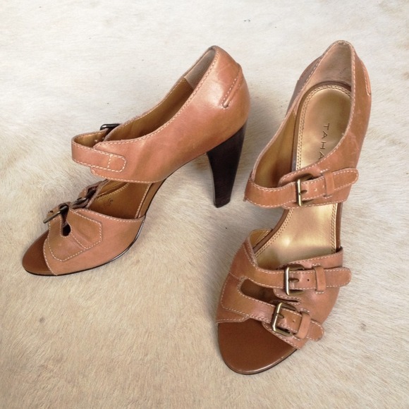 Tahari Camel Leather Heels - Picture 2 of 3