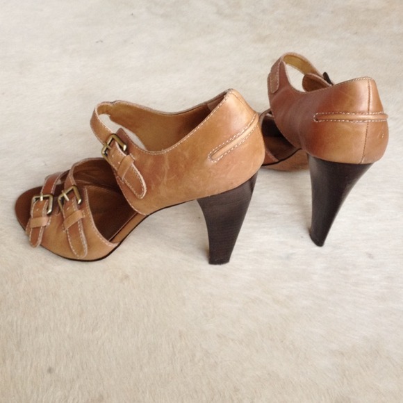 Tahari Camel Leather Heels - Picture 3 of 3
