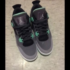 Retro Jordan Fours and Play Off 8