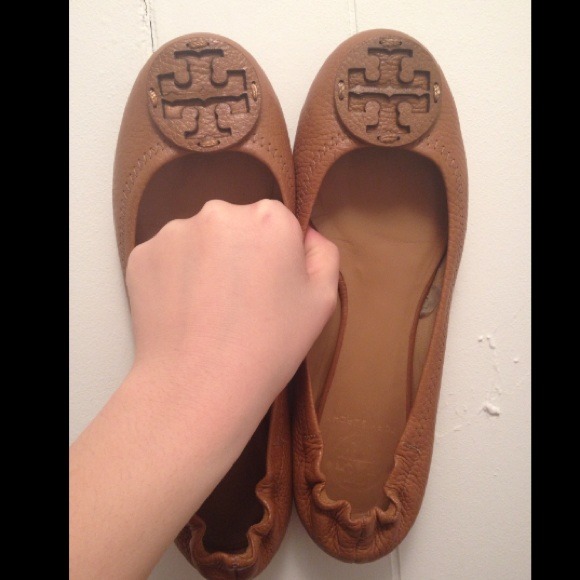 [SOLD]LIKE NEW! Classy nude Tory Burch Flats! - Picture 1 of 3