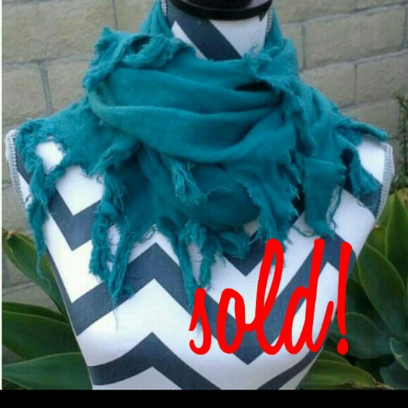 Teal Scarf with Jagged Edge Design