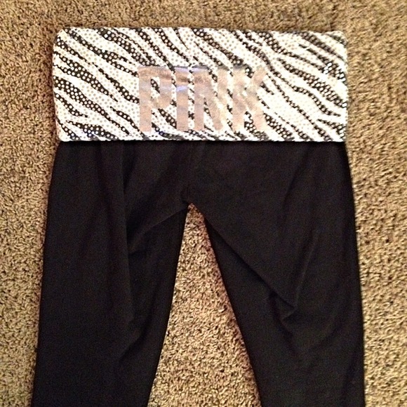 ❎RESERVED❎LIKE NEW! VS PINK Capri Yoga Pants
