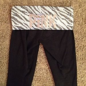 ❎RESERVED❎LIKE NEW! VS PINK Capri Yoga Pants